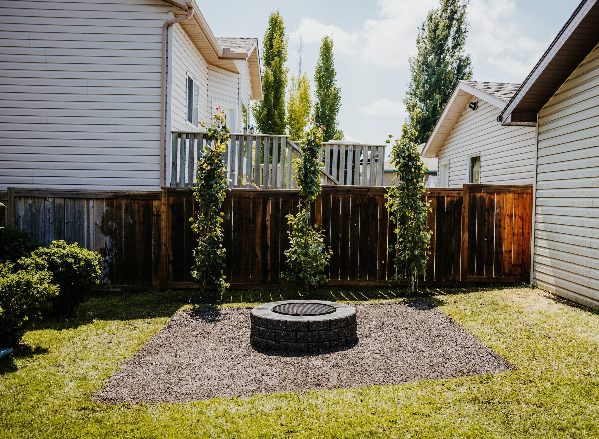 10mm Rundle Stone Path 10mm Rundle Rock Bag | Crushed Charcoal Gravel Calgary – CLS Landscape ...
